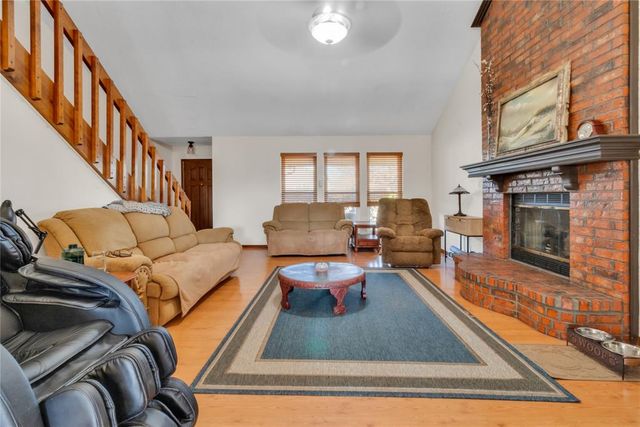 1112 Walnut Court, Moore, OK 73160