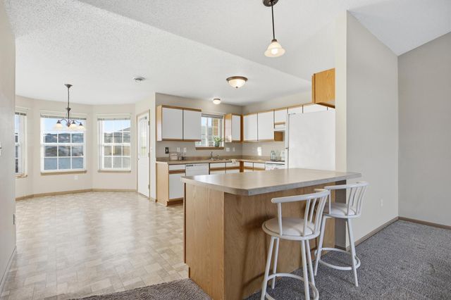 334 30th Street N, Moorhead, MN 56560