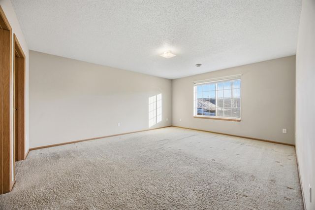 334 30th Street N, Moorhead, MN 56560