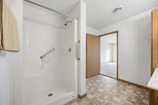 334 30th Street N, Moorhead, MN 56560