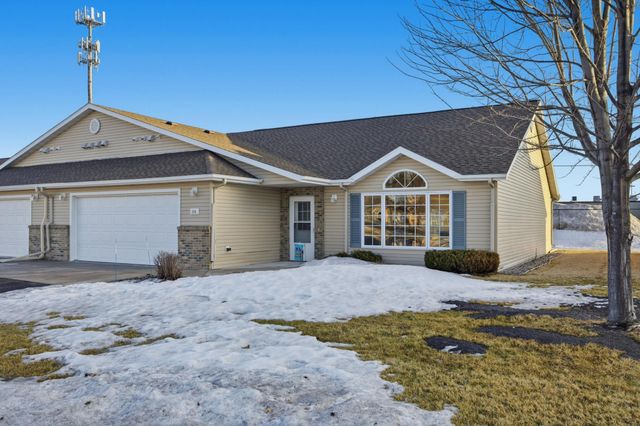 334 30th Street N, Moorhead, MN 56560