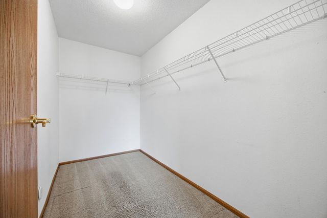 334 30th Street N, Moorhead, MN 56560