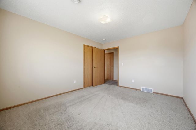 334 30th Street N, Moorhead, MN 56560