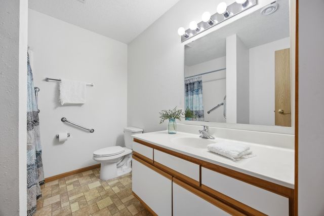 334 30th Street N, Moorhead, MN 56560