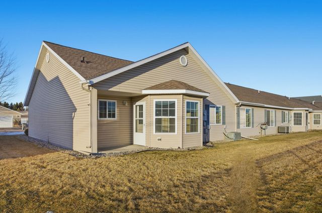 334 30th Street N, Moorhead, MN 56560