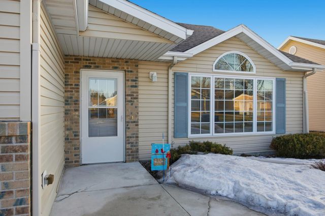 334 30th Street N, Moorhead, MN 56560