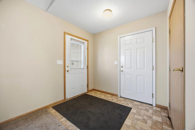 334 30th Street N, Moorhead, MN 56560