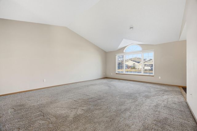 334 30th Street N, Moorhead, MN 56560