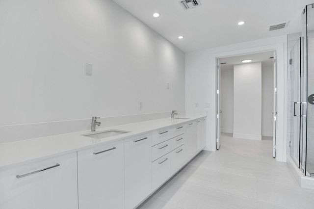 151 N Seabreeze Blv E-2501, Fort Lauderdale, FL 33304