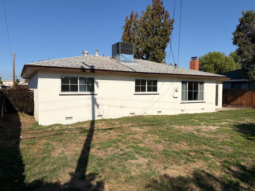 Image 15 of property listing at 4404 Buckingham Way, Fresno, CA 93726