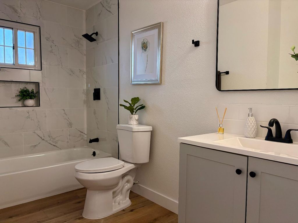 Image 7 of property listing at 4404 Buckingham Way, Fresno, CA 93726