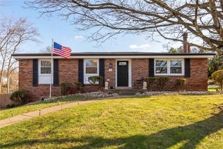 701 Havengate Dr, Bethel Park, PA 15102