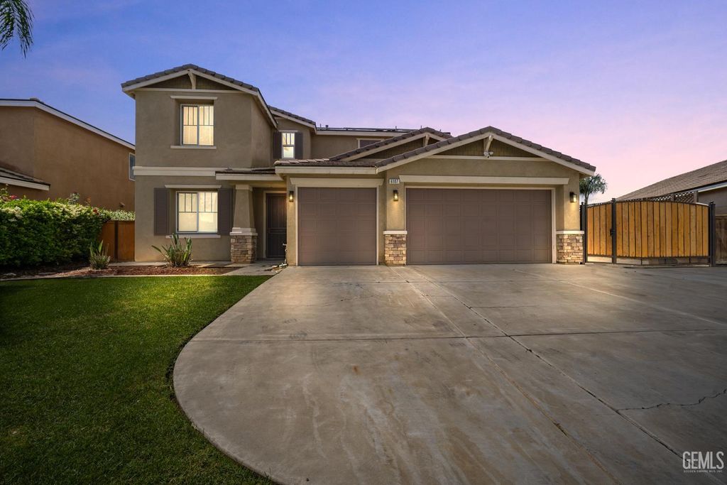 6107 Shasta Daisy Way, Bakersfield, CA 93311