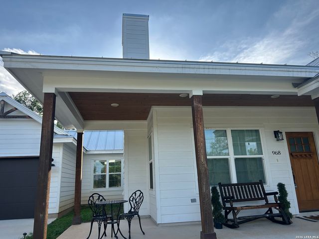 968 Marlys Ave, Canyon Lake, TX 78133
