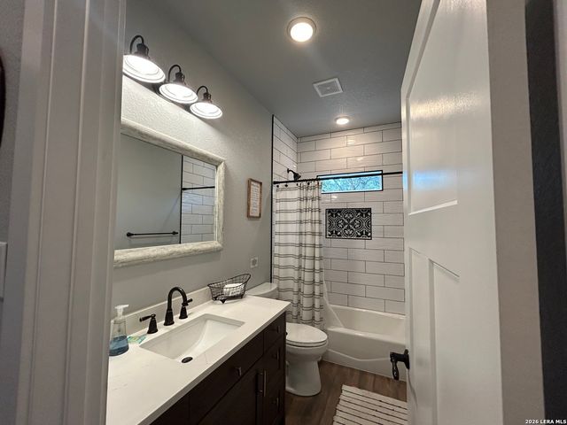 968 Marlys Ave, Canyon Lake, TX 78133