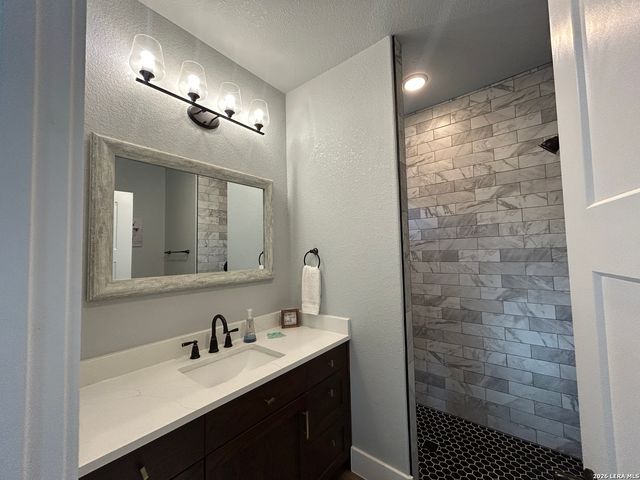 968 Marlys Ave, Canyon Lake, TX 78133