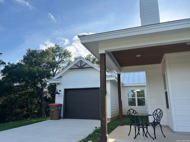 968 Marlys Ave, Canyon Lake, TX 78133