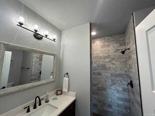 968 Marlys Ave, Canyon Lake, TX 78133