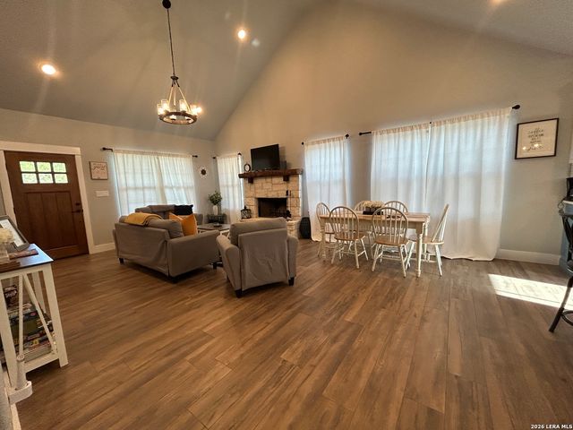 968 Marlys Ave, Canyon Lake, TX 78133