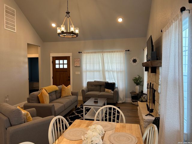 968 Marlys Ave, Canyon Lake, TX 78133