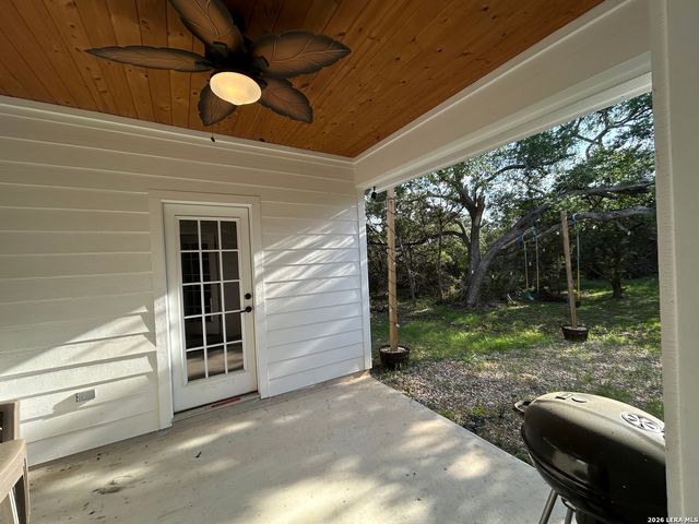 968 Marlys Ave, Canyon Lake, TX 78133