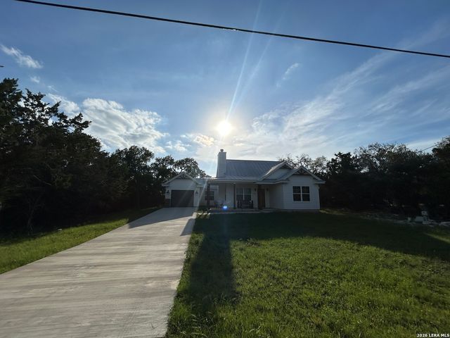 968 Marlys Ave, Canyon Lake, TX 78133
