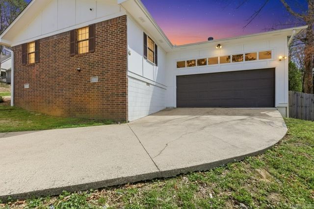 506 Parkway Place Drive, Little Rock, AR 72211