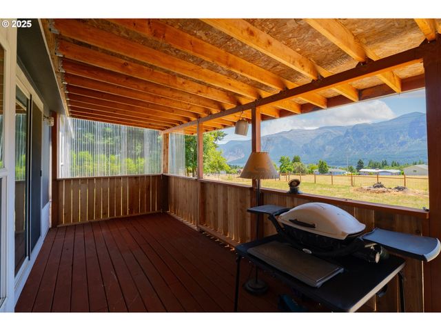 271 OLD AIRPORT Rd, Carson, WA 98610