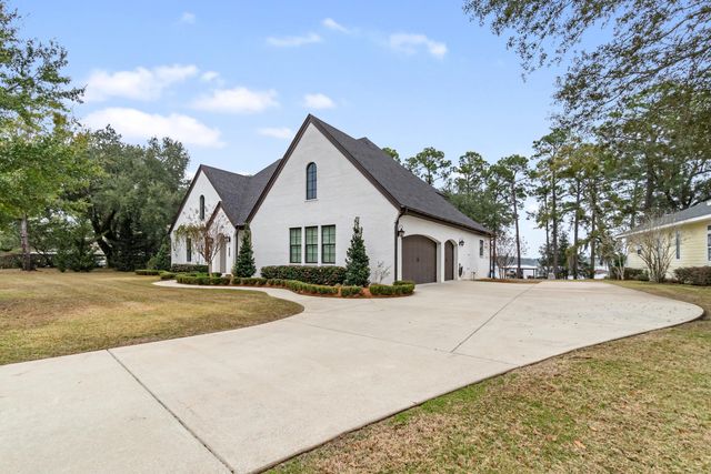 3940 Plantation Cove Court, Milton, FL 32583