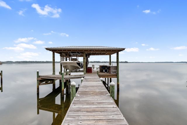 3940 Plantation Cove Court, Milton, FL 32583