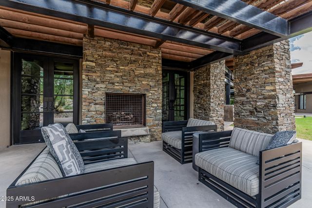 16373 W BEAUTIFUL Lane, Goodyear, AZ 85338