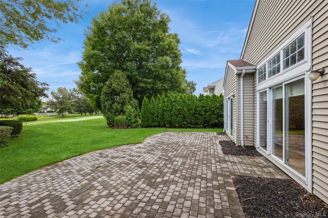 77 Hamlet Drive, Hauppauge, NY 11788