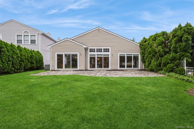77 Hamlet Drive, Hauppauge, NY 11788