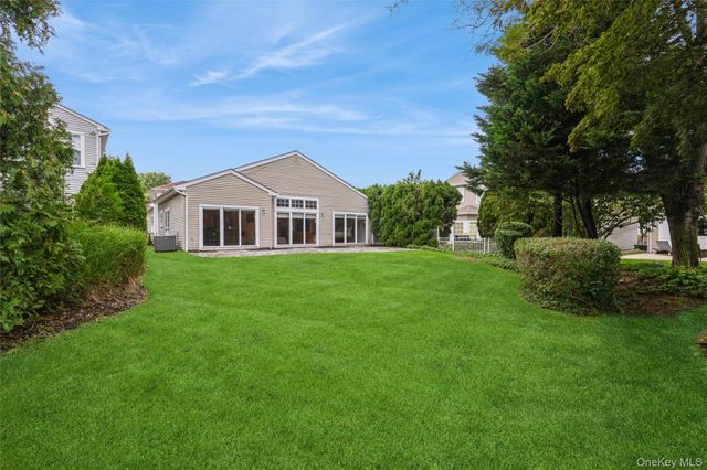 77 Hamlet Drive, Hauppauge, NY 11788