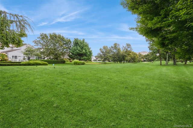 77 Hamlet Drive, Hauppauge, NY 11788