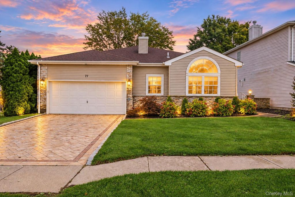 77 Hamlet Drive, Hauppauge, NY 11788