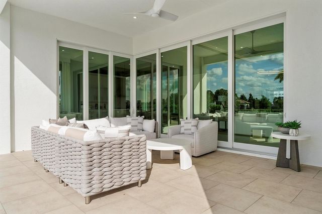 106 SE Via San Marino, Port St. Lucie, FL 34984