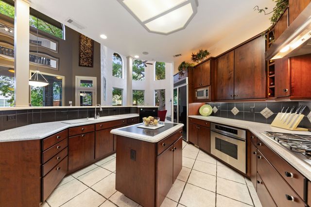 9121 Thornridge Drive, North Richland Hills, TX 76182