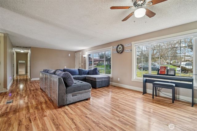 15720 120th Avenue SE, Renton, WA 98058