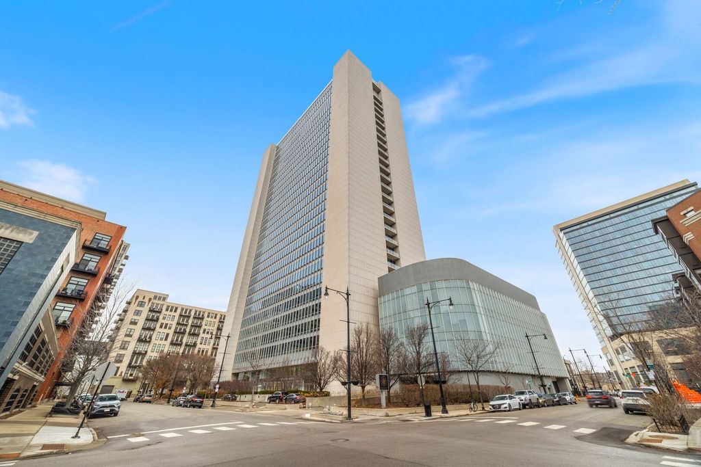 500 W Superior Street 1306, Chicago, IL 60654 — exterior