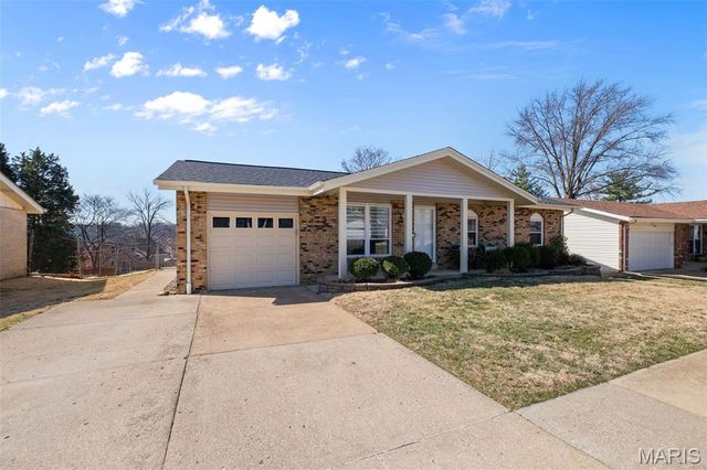 1418 Bradington Drive, Fenton, MO 63026