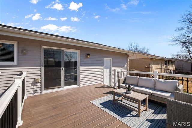 1418 Bradington Drive, Fenton, MO 63026