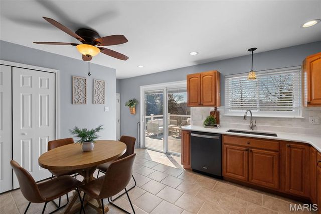 1418 Bradington Drive, Fenton, MO 63026