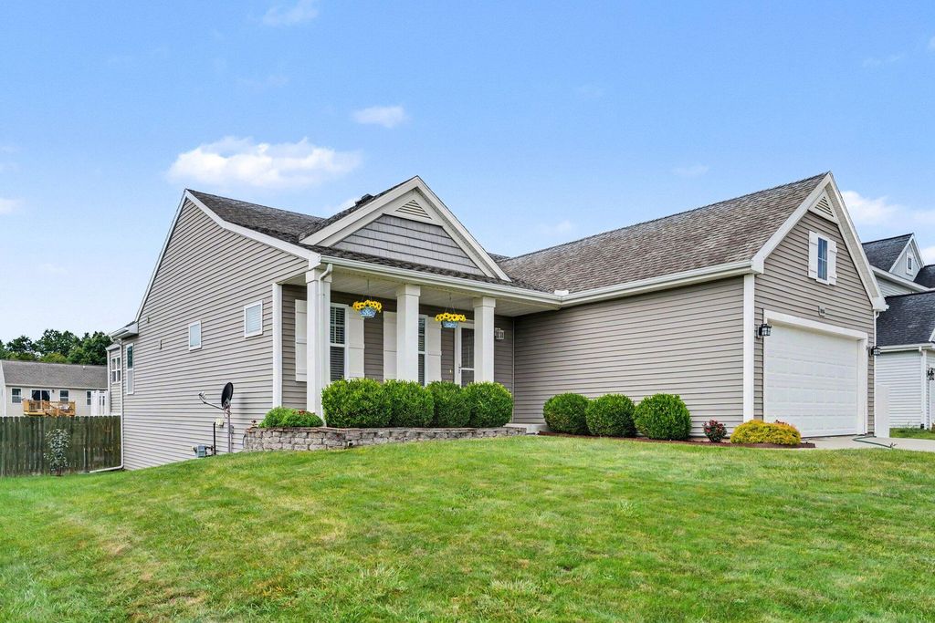 58536 Silvergrass Avenue, Mattawan Vllg, MI 49071