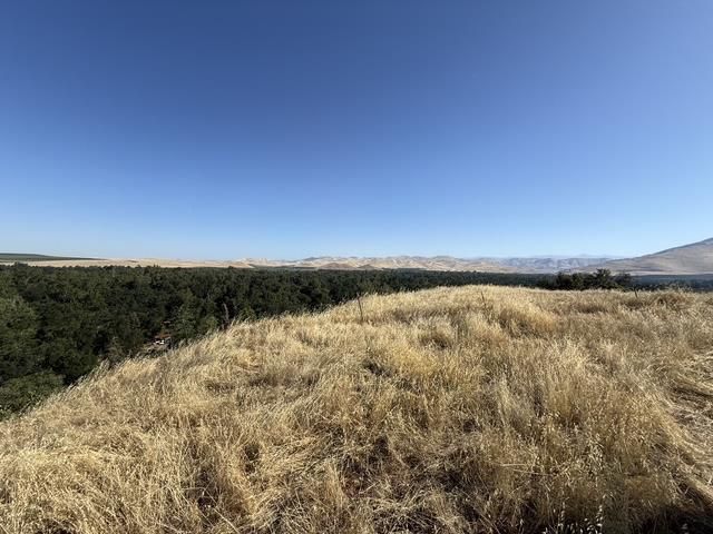 1900 N Piedra Road, Sanger, CA 93657