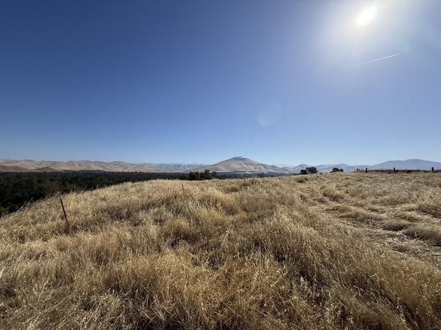 1900 N Piedra Road, Sanger, CA 93657