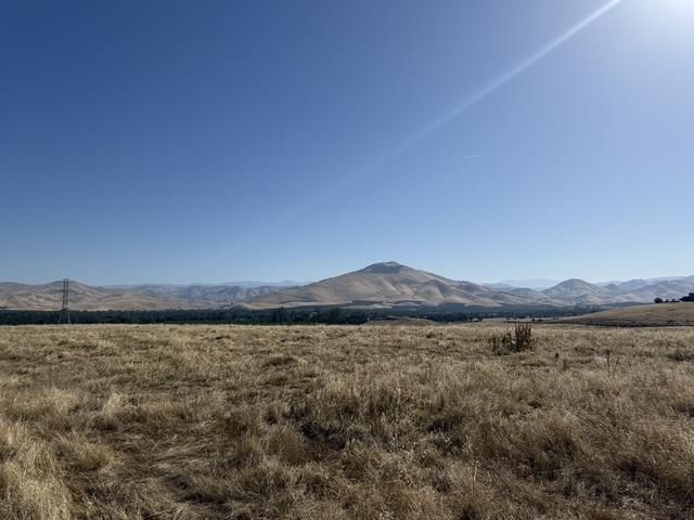 1900 N Piedra Road, Sanger, CA 93657