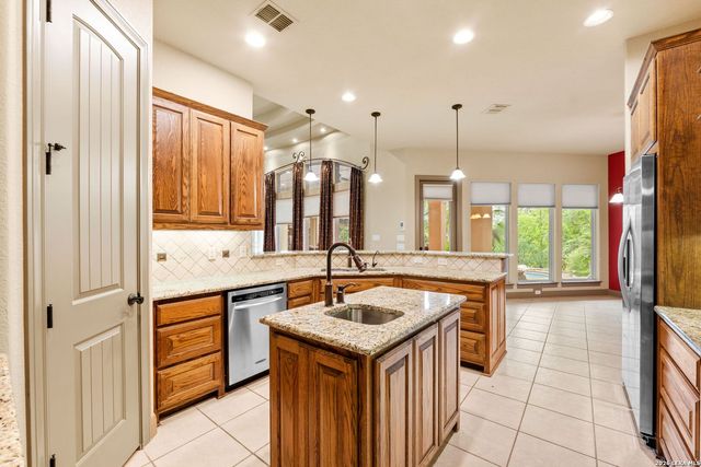 9302 HIGHLANDS CV, Boerne, TX 78006