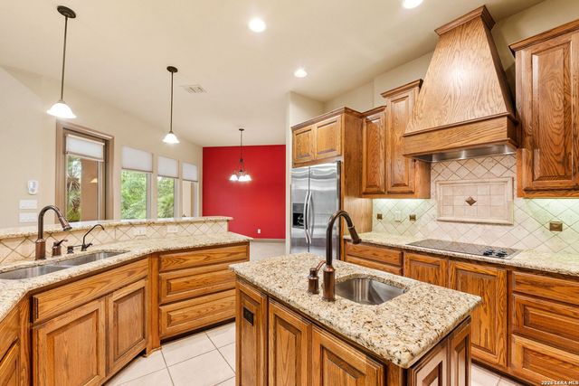 9302 HIGHLANDS CV, Boerne, TX 78006