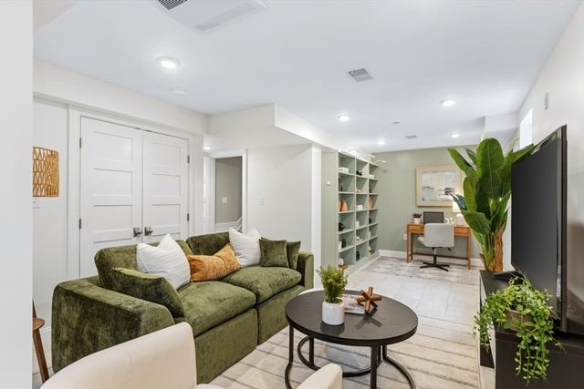 18 Tufts St 1, Cambridge, MA 02139
